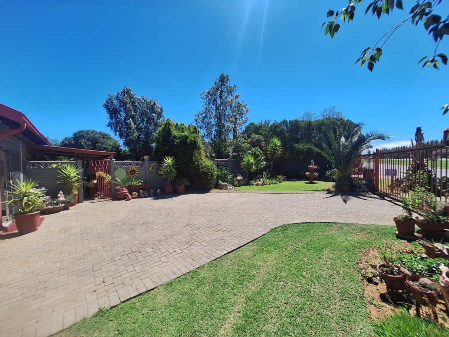 4 Bedroom Property for Sale in Pellissier Free State
